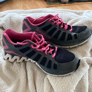 Reebok zig tech sneakers grey and pink size 7.5 women